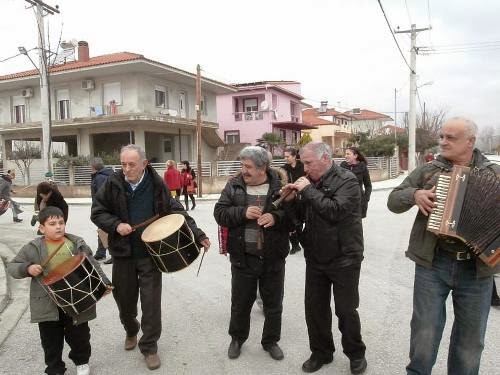 Το έθιμο των Μωμόγερων ξεσήκωσε τη Νέα Μοσυνούπολη στην Κομοτηνή