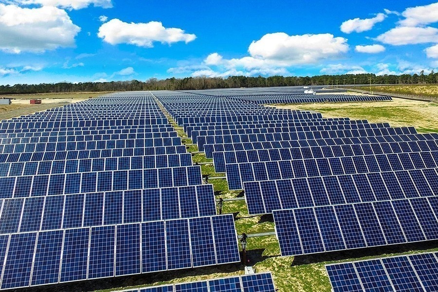 Ενδεικτική εικόνα φωτοβολταϊκού πάρκου μεγάλης έκτασης