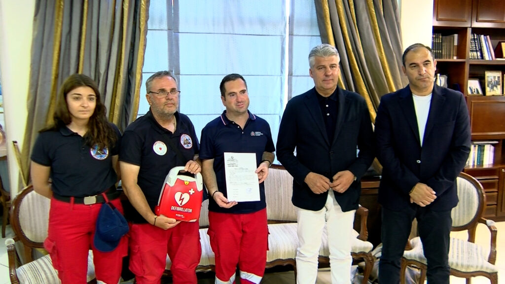 Καβάλα : Δωρεά απινιδωτή  από την Περιφέρεια ΑΜΘ