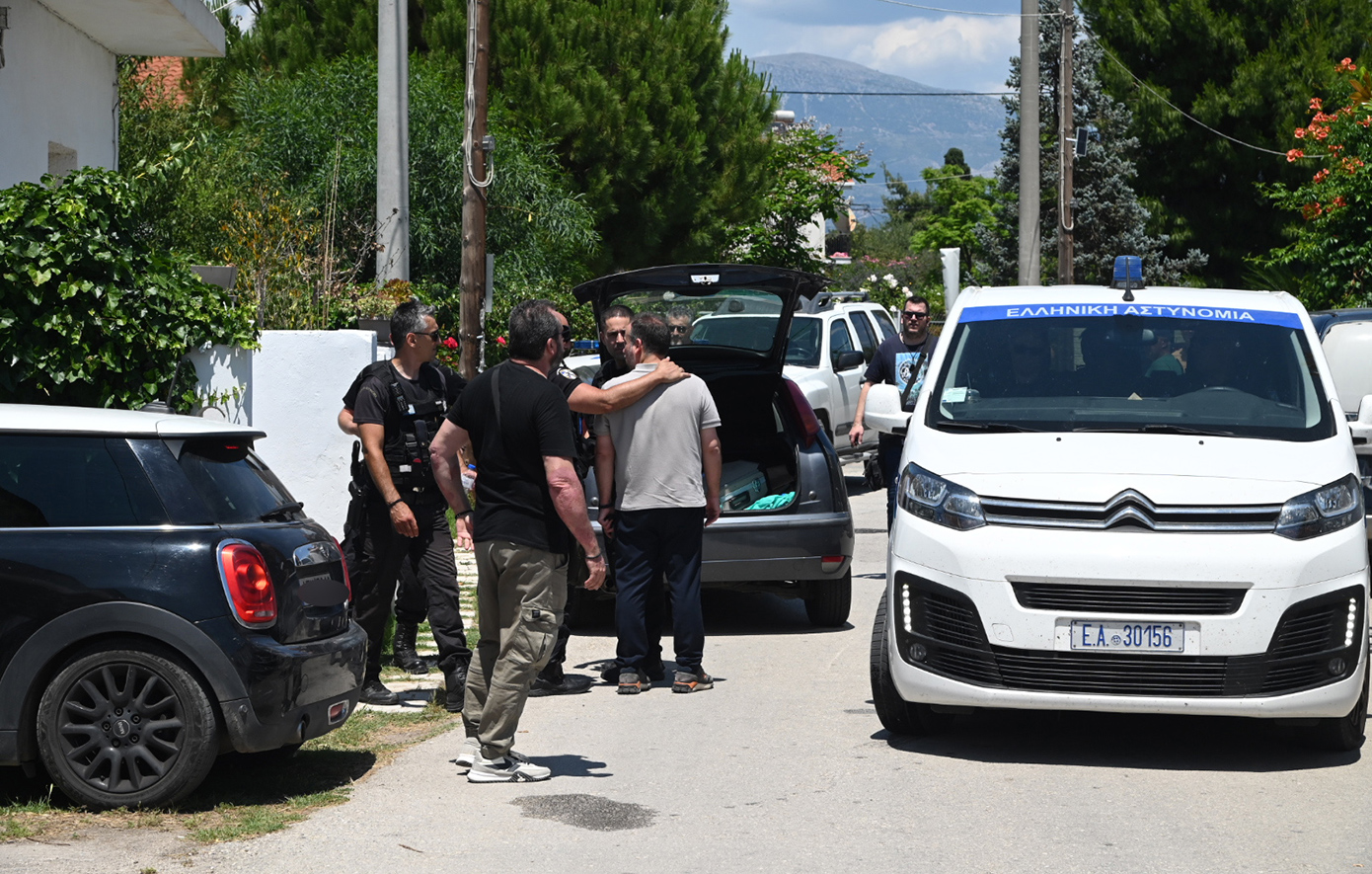 Αστυνομικές έρευνες έξω από εμπορικό κέντρο στην οδό Τσιμισκή στη Θεσσαλονίκη