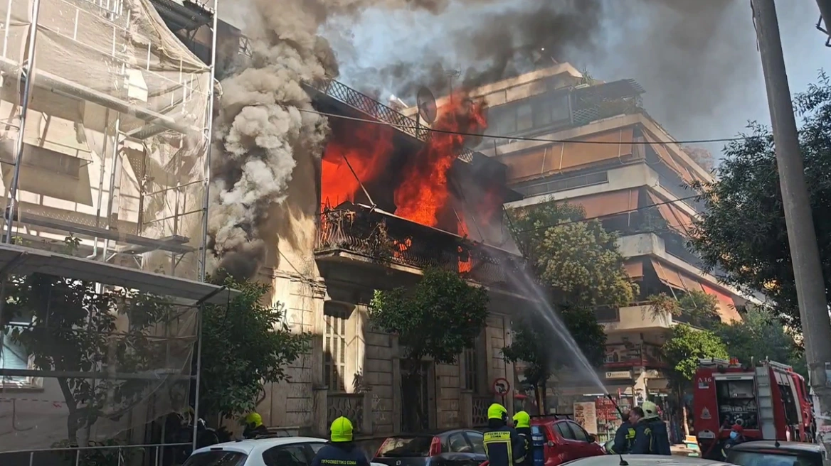 Καλλιθέα - Διάσωση 75χρονης από μπαλκόνι φλεγόμενου σπιτιού - 2026
