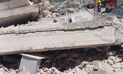 Δυνάμεις της Πυροσβεστικής στην κατάρρευση πολυκατοικίας στα Πετράλωνα