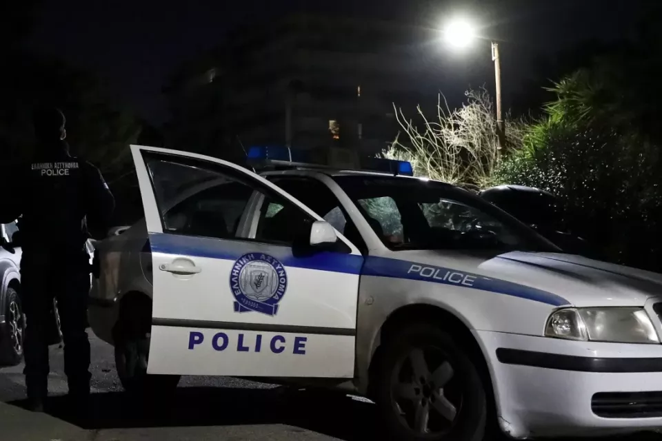 Αστυνομικοί της ΕΛ.ΑΣ. με κατασχεμένες ποσότητες ναρκωτικών στο πλαίσιο επιχειρήσεων σε περιοχές της Ανατολικής Μακεδονίας και Θράκης.