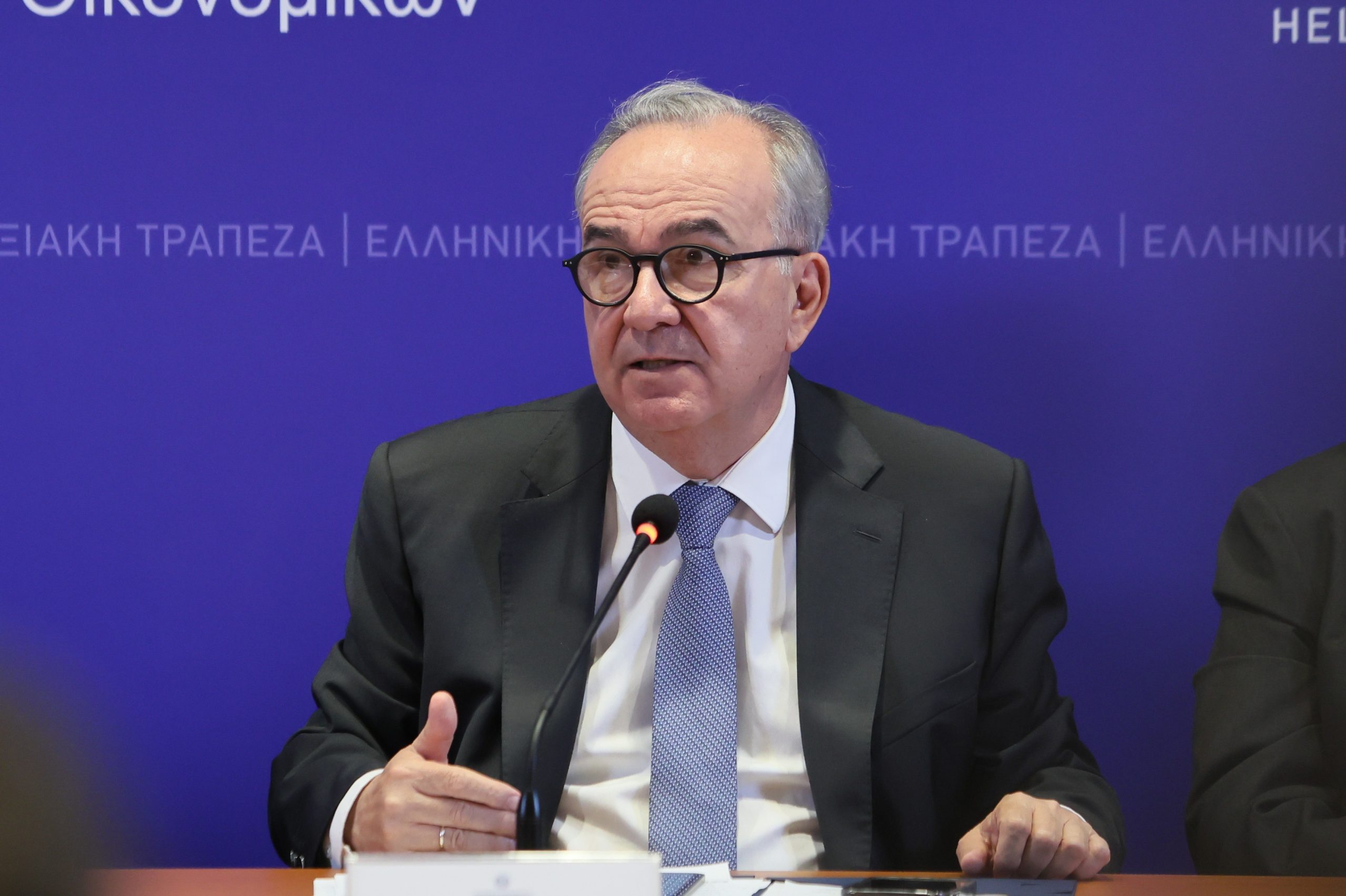 Ο αναπληρωτής υπουργός Εθνικής Οικονομίας και Οικονομικών Νίκος Παπαθανάσης κατά την παρουσίαση του Εθνικού Προγράμματος Ανάπτυξης 2026-2030.