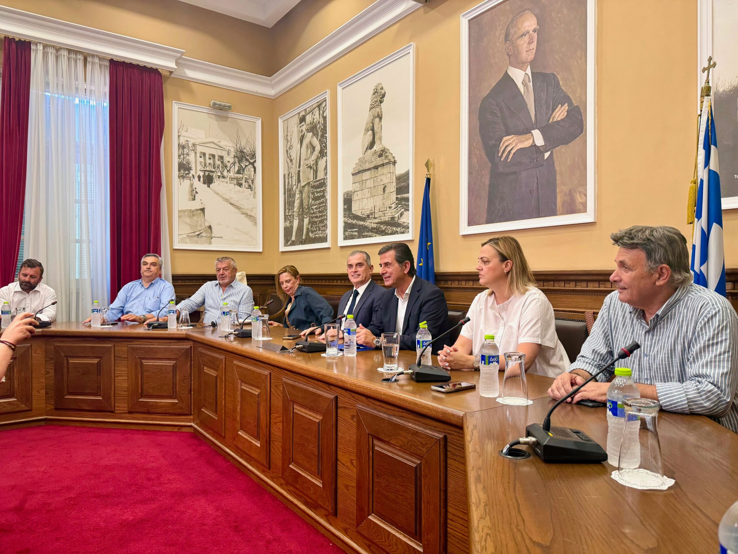 Ο υφυπουργός Εσωτερικών Κωνσταντίνος Γκιουλέκας κατά τη διάρκεια επίσκεψης και σύσκεψης με τοπικούς φορείς στις Σέρρες.