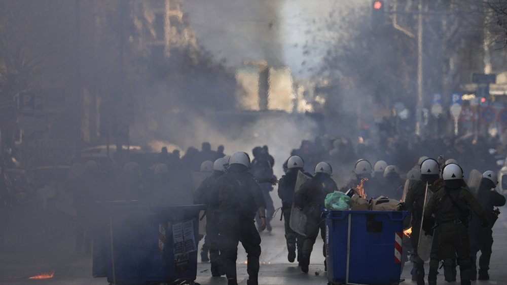 Αστυνομικοί της ΕΛ.ΑΣ. κατά τη διάρκεια επιχείρησης στο κέντρο της Αθήνας