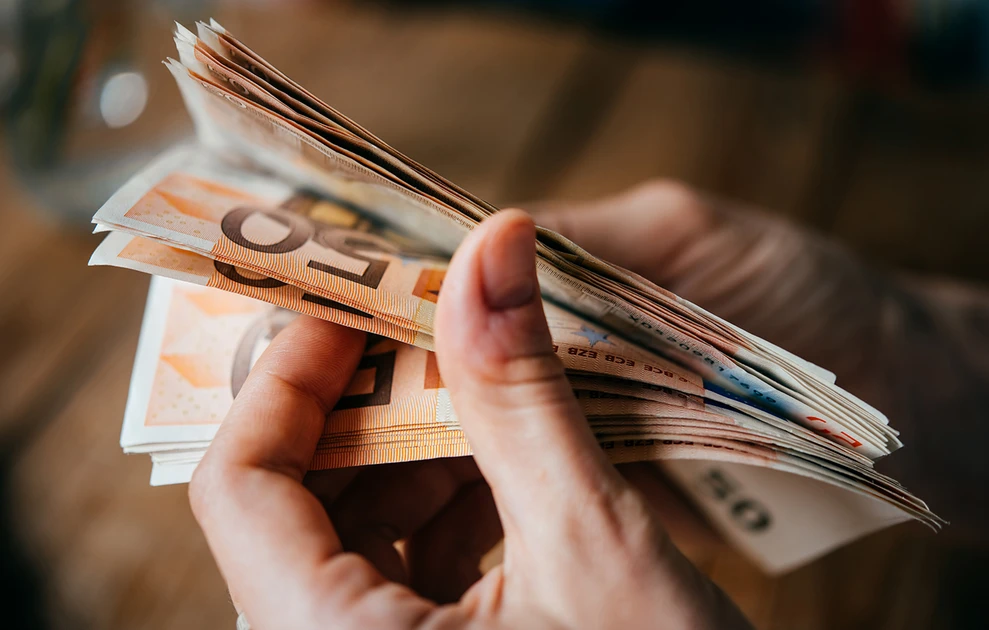 Οικονομικά στοιχεία που απεικονίζουν τις ληξιπρόθεσμες οφειλές του Δημοσίου προς ιδιώτες