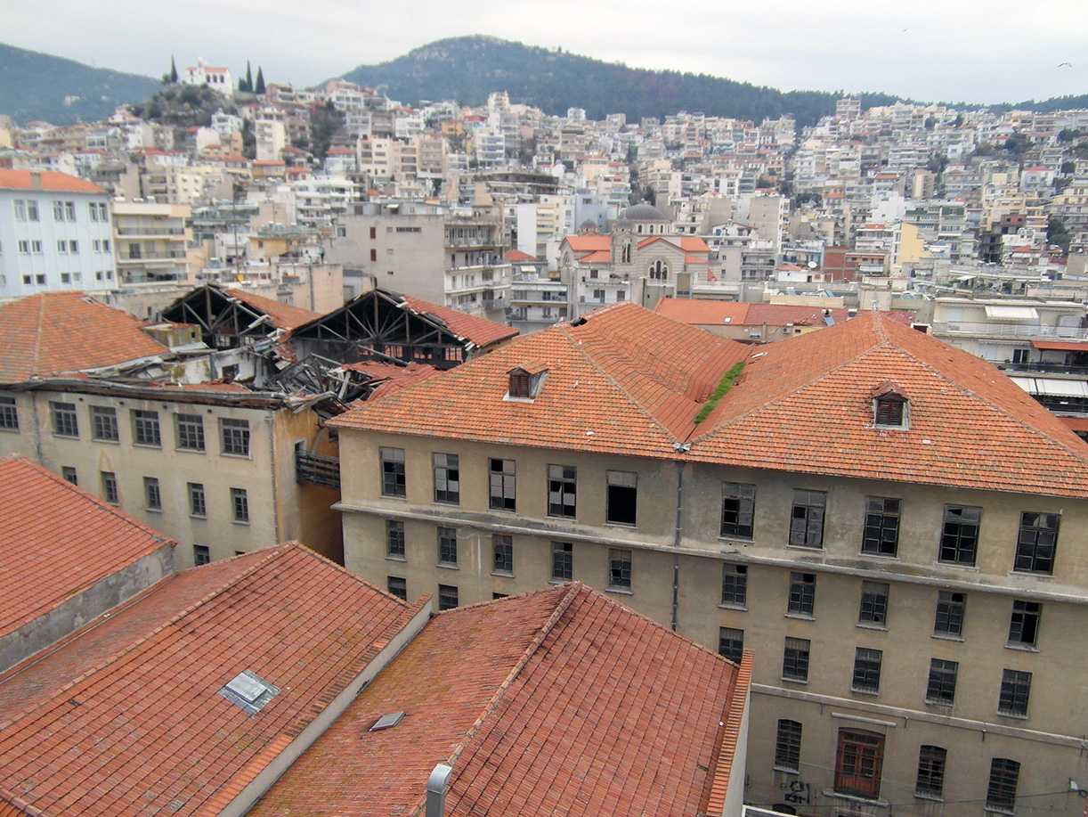 Κατάρρευση τμήματος της σκεπής παλιάς καπναποθήκης στο συγκρότημα πρώην ΣΕΚΕ στην Καβάλα