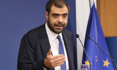 Ο κυβερνητικός εκπρόσωπος Παύλος Μαρινάκης κατά την ενημέρωση των πολιτικών συντακτών