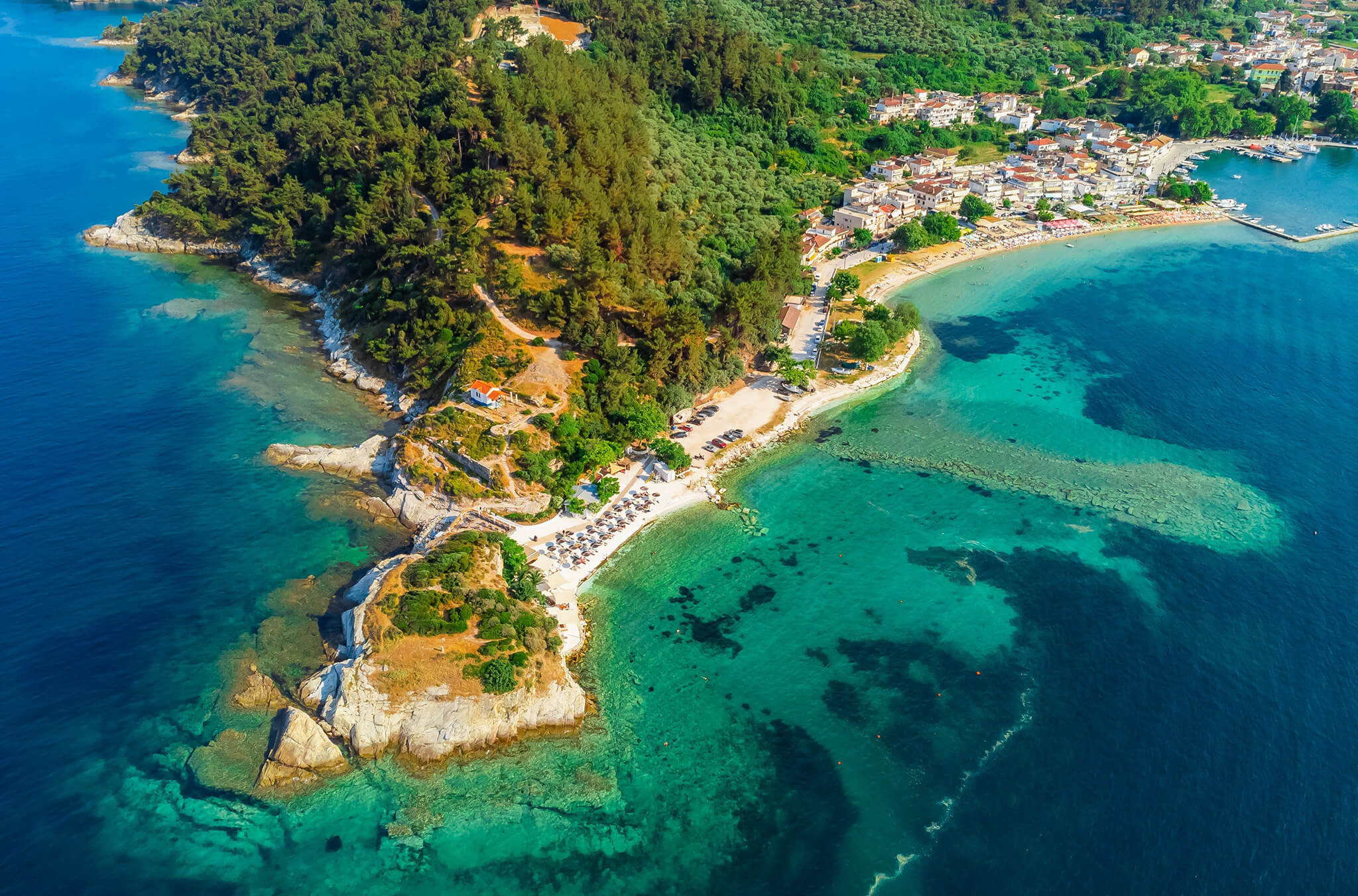 Επιβατηγό πλοίο αναχωρεί από το λιμάνι της Καβάλας με προορισμούς στα νησιά του Αιγαίου