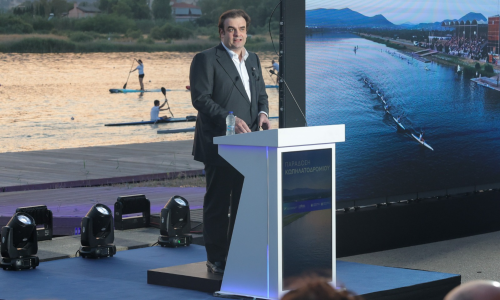Ο υπουργός Εθνικής Οικονομίας και Οικονομικών Κυριάκος Πιερρακάκης στην τελετή παράδοσης του Ολυμπιακού Κωπηλατοδρομίου Σχοινιά.