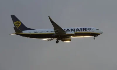 Αεροσκάφος της Ryanair κατά την απογείωση, στο επίκεντρο έρευνας μετά το σοβαρό περιστατικό με σπασμένο παράθυρο