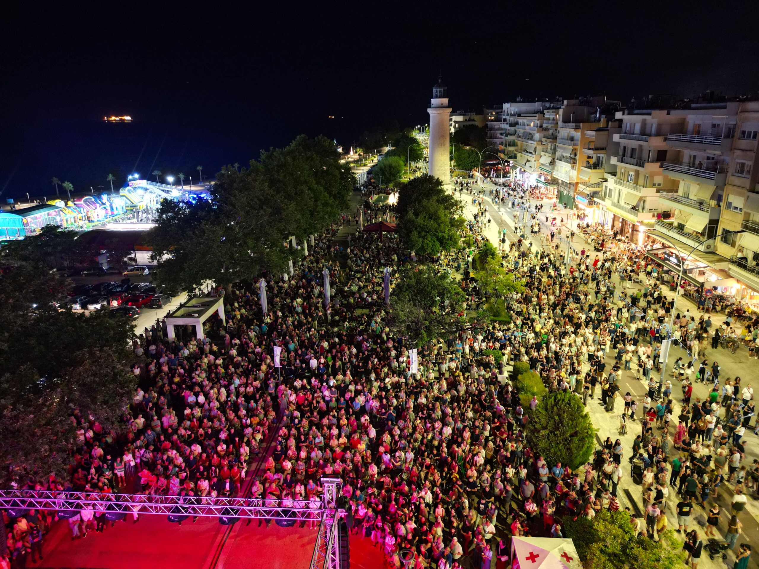 Πλήθος κόσμου στην τελετή έναρξης της Ναυτικής Εβδομάδας 2026 στην πλατεία του Φάρου στην Αλεξανδρούπολη