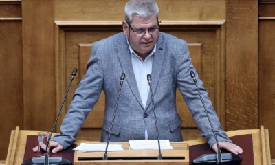 Ο ανεξάρτητος βουλευτής Ξάνθης Χουσεΐν Ζεϊμπέκ κατά τη διάρκεια κοινοβουλευτικής παρέμβασης.