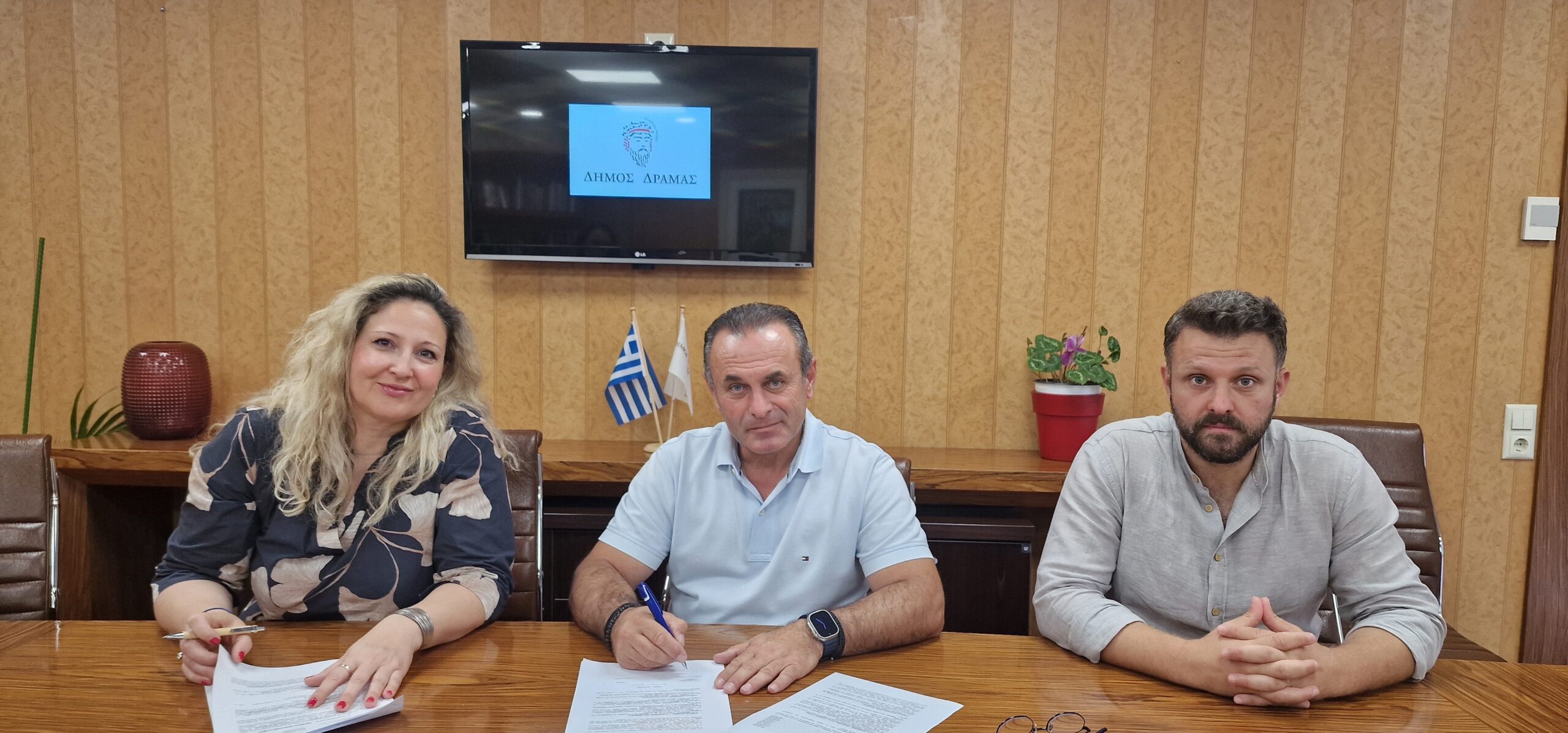 Δράμα-υπογραφή σύμβασης για στέγαστρο στο γήπεδο Ξηροποτάμου