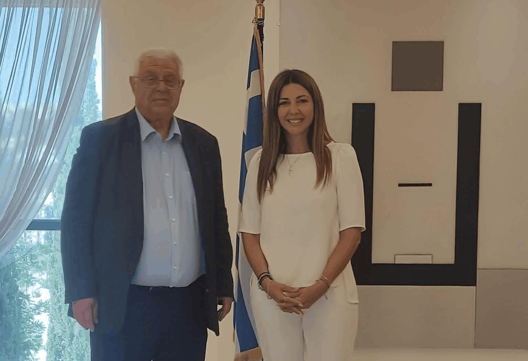 Ο Γιάννης Πασχαλίδης με τη Σοφία Ζαχαράκη κατά τη συνάντησή τους στο Υπουργείο Παιδείας.